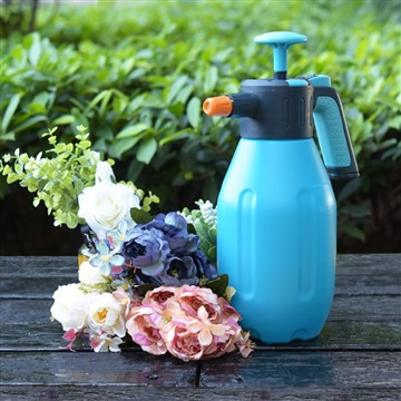 Utrzymywanie nawodnienia ogrodu: dzień z moją wierną konewką